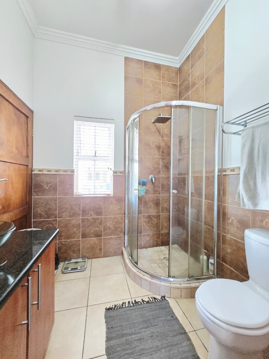 5 Bedroom Property for Sale in Kingswood Golf Estate Western Cape